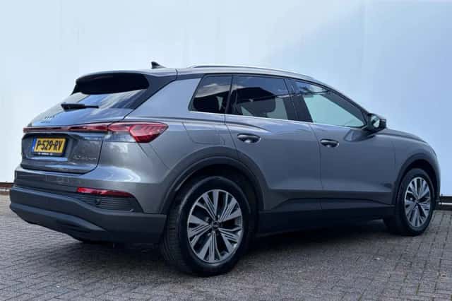 Audi Q4 e-tron (2022) thumbnail 2
