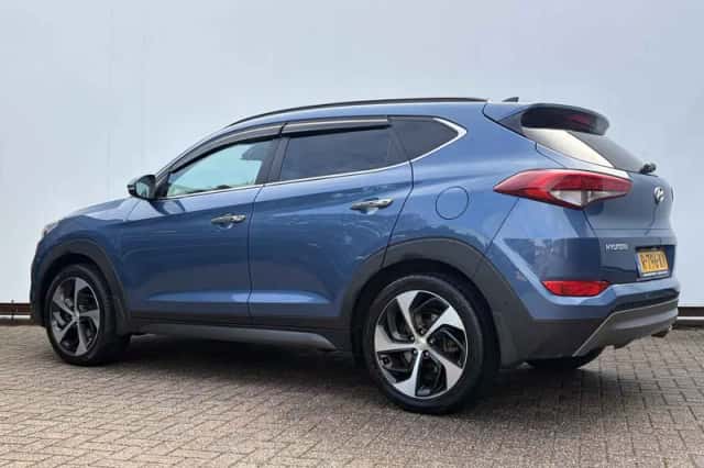 Hyundai Tucson (2015) thumbnail 2
