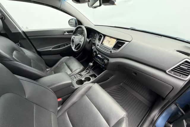 Hyundai Tucson (2015) thumbnail 3