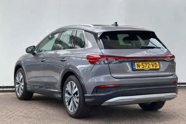 Audi Q4 e-tron (2021) thumbnail 2