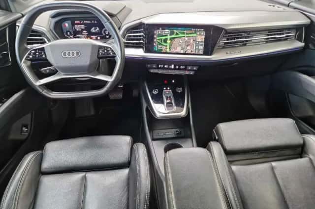 Audi Q4 e-tron (2021) thumbnail 3