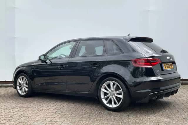 Audi A3 (2013) thumbnail 2