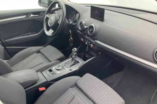 Audi A3 (2013) thumbnail 3