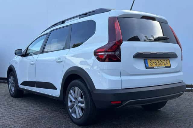 Dacia Jogger (2023) thumbnail 2