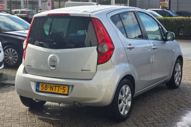 Opel Agila (2010) thumbnail 3