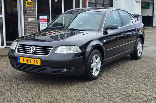 Volkswagen Passat (2001) thumbnail 1