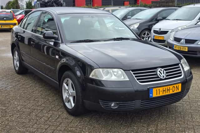 Volkswagen Passat (2001) thumbnail 2