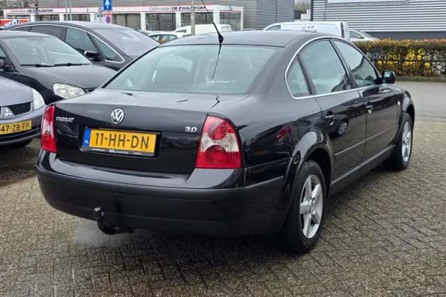 Volkswagen Passat (2001) thumbnail 3