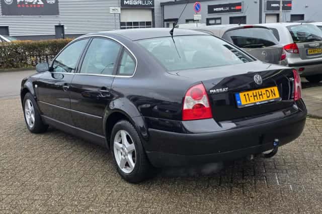 Volkswagen Passat (2001) thumbnail 4