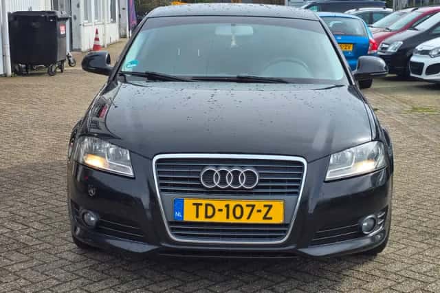Audi A3 (2010) thumbnail 2