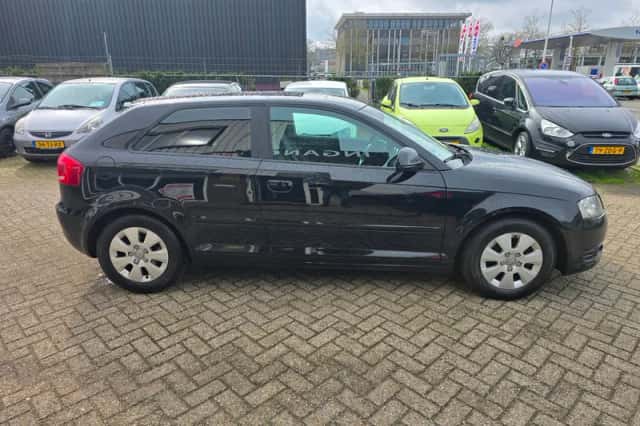 Audi A3 (2010) thumbnail 4