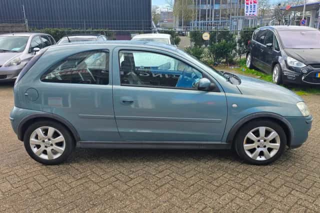 Opel Corsa (2006) thumbnail 4