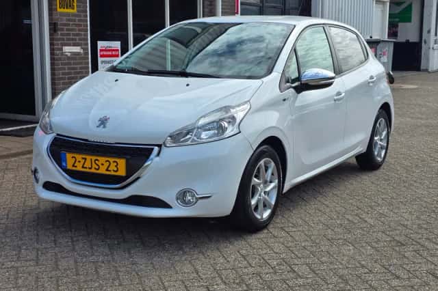 Peugeot 208 (2015) thumbnail 1