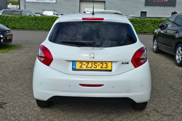 Peugeot 208 (2015) thumbnail 4