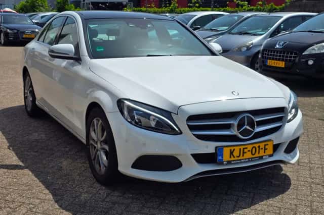 Mercedes-Benz C-Klasse (2016) thumbnail 3