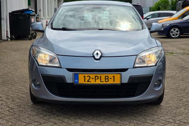 Renault Mégane (2011) thumbnail 2