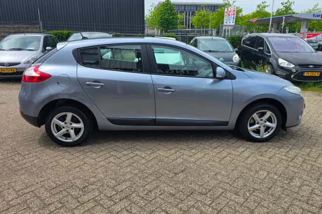 Renault Mégane (2011) thumbnail 4