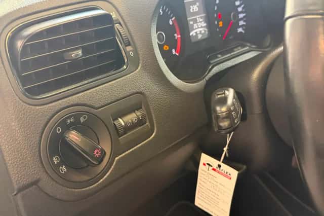 Volkswagen Polo (2012) thumbnail 5