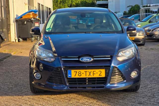 Ford Focus (2012) thumbnail 2