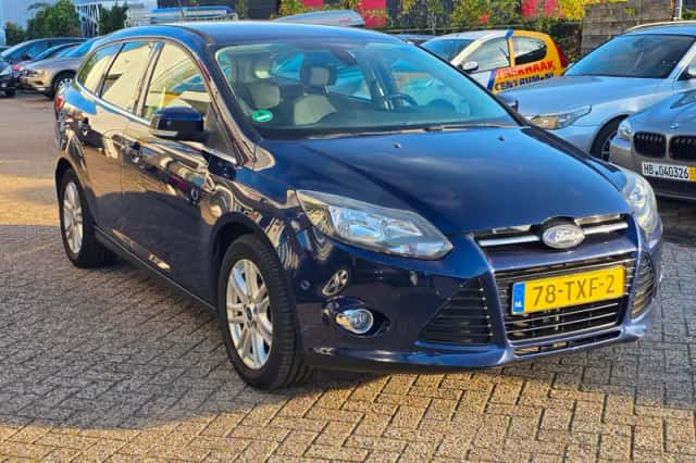Ford Focus (2012) thumbnail 3