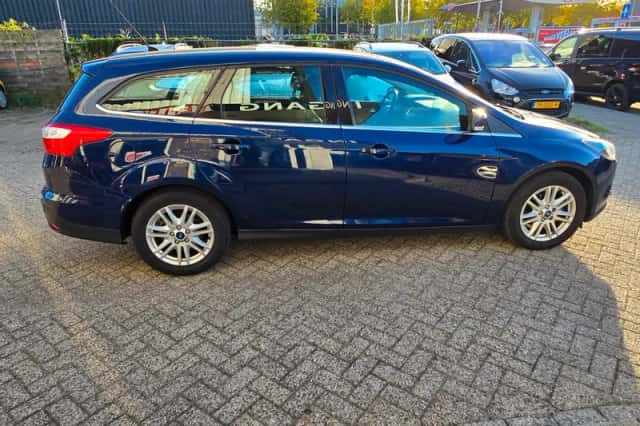 Ford Focus (2012) thumbnail 4