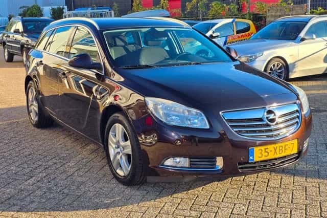 Opel Insignia (2012) thumbnail 2