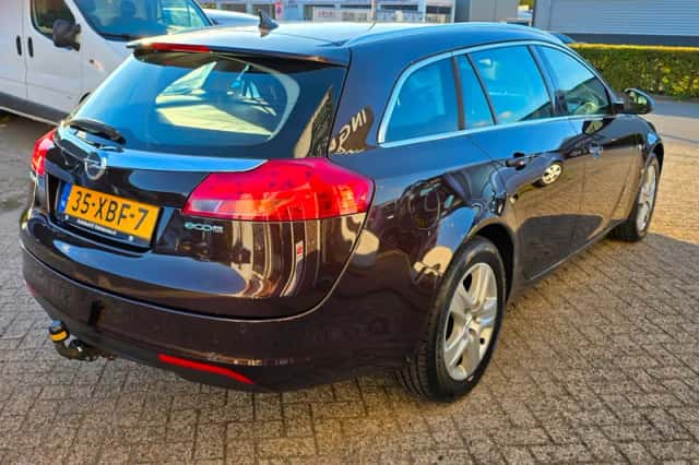 Opel Insignia (2012) thumbnail 3