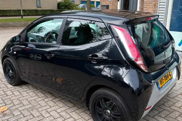 Toyota Aygo (2016) thumbnail 2