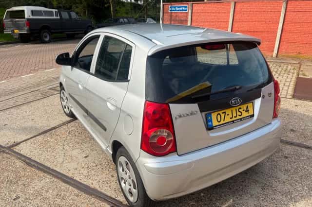 Kia Picanto (2009) thumbnail 4