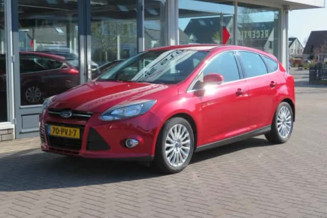 Ford Focus (2011) thumbnail 2