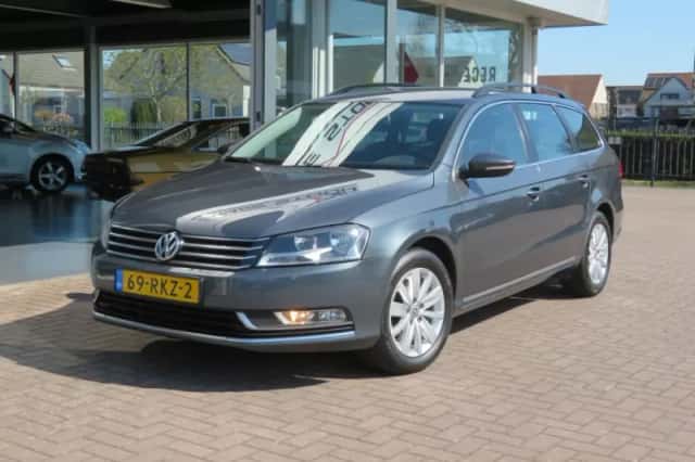 Volkswagen Passat (2011) thumbnail 2