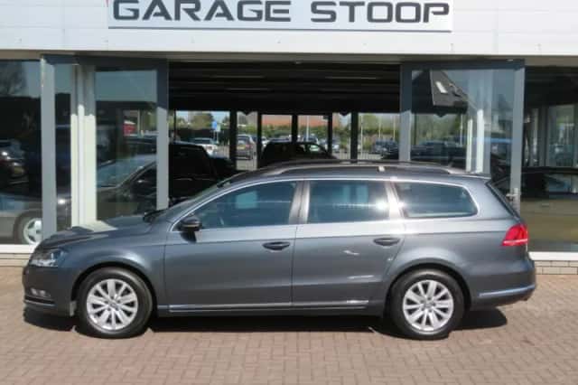 Volkswagen Passat (2011) thumbnail 3