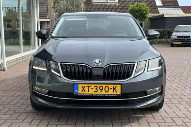 Škoda Octavia (2019) thumbnail 3