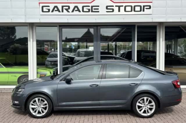 Škoda Octavia (2019) thumbnail 4
