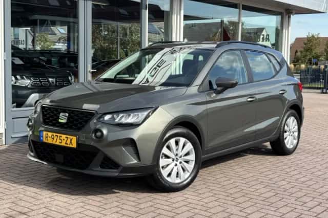 SEAT Arona (2023) thumbnail 2