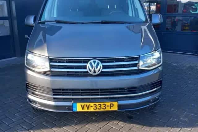 Volkswagen Transporter (2016) thumbnail 2