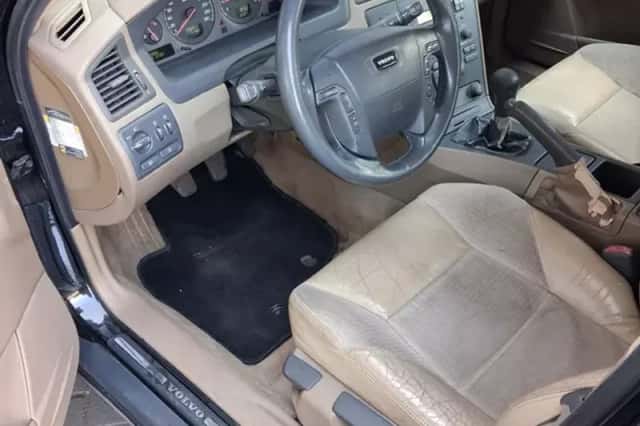 Volvo V70 (2001) thumbnail 3