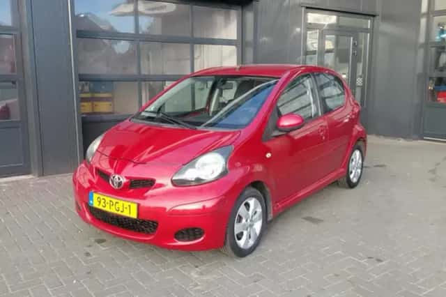 Toyota Aygo (2011) thumbnail 1