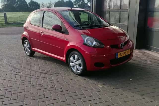 Toyota Aygo (2011) thumbnail 2