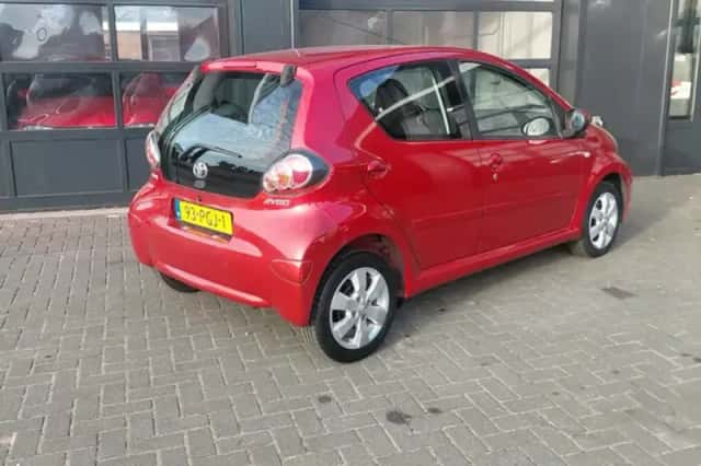 Toyota Aygo (2011) thumbnail 3
