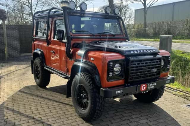 Land Rover Defender (2016) thumbnail 4