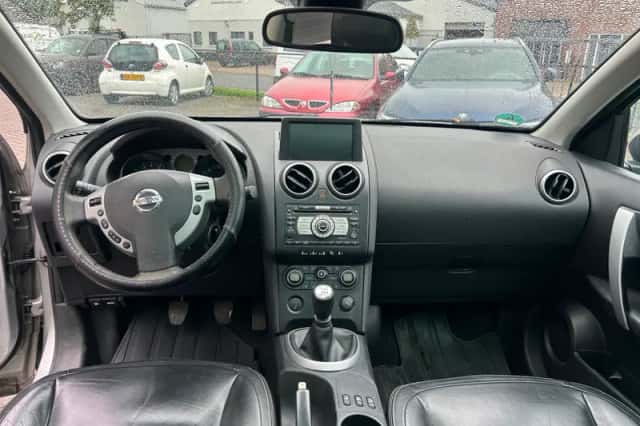 Nissan Qashqai (2008) thumbnail 3