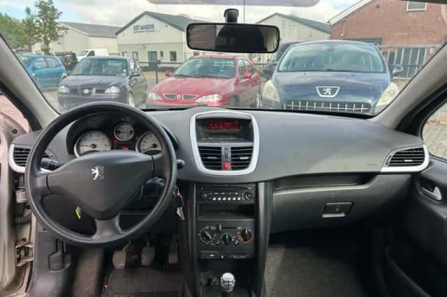 Peugeot 207 (2007) thumbnail 3