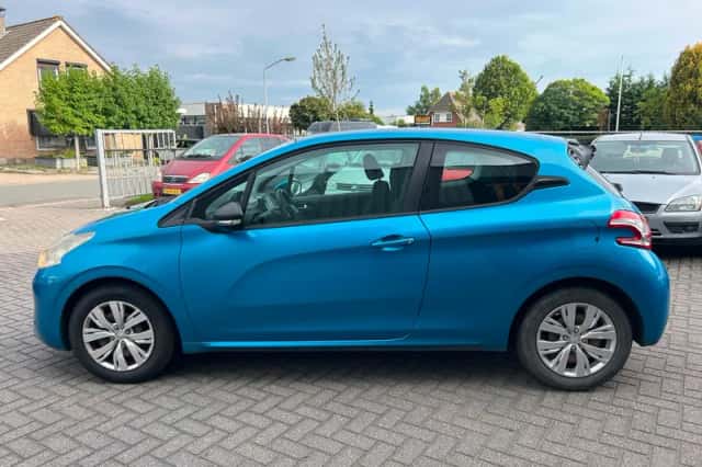 Peugeot 208 (2012) thumbnail 2