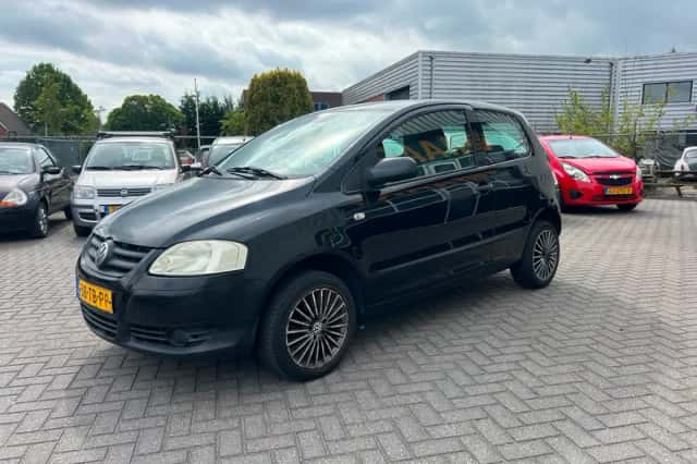 Volkswagen Fox (2006) thumbnail 3