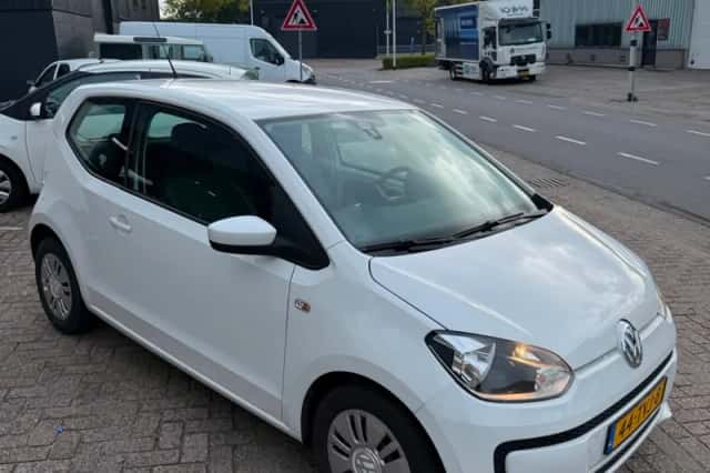 Volkswagen Up! (2012) thumbnail 3