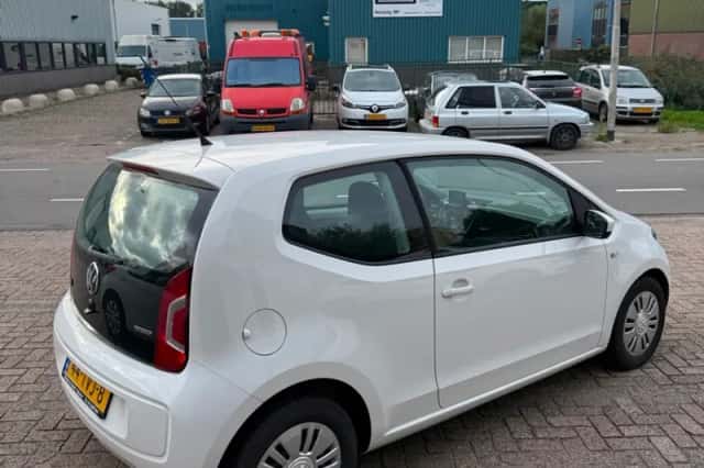 Volkswagen Up! (2012) thumbnail 4