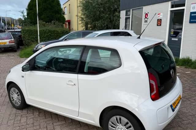 Volkswagen Up! (2012) thumbnail 5