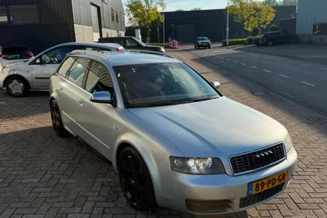 Audi A4 (2004) thumbnail 3