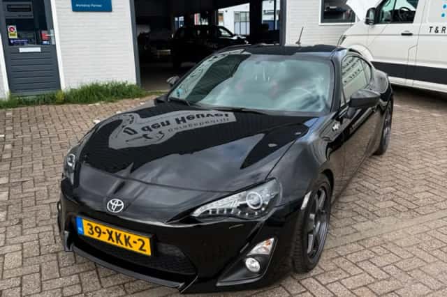 Toyota GT86 (2012) thumbnail 2